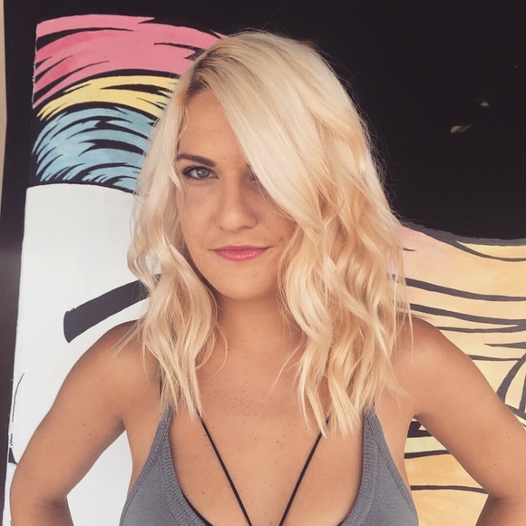 ✨Meet The Posher: Kylie✨ - Picture 2 of 5